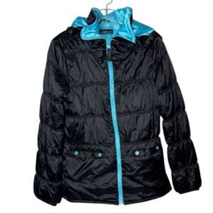 Burton Women’s Black And Blue Puff Jacket. Size Medium. Excellent condition.